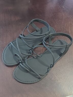 Women's Matte Black Strappy Elastic Back Sandals